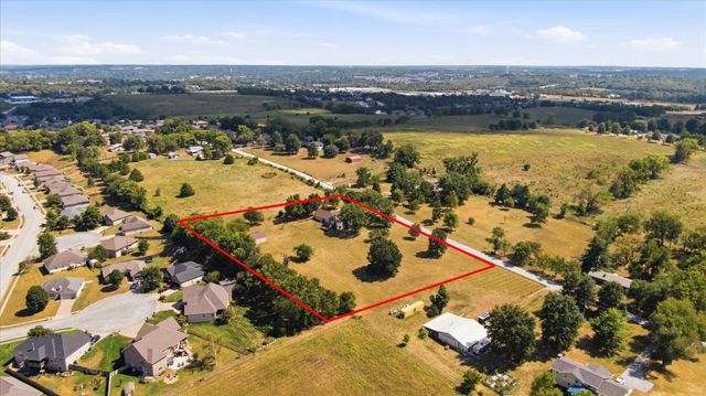 2775 W Heritage Drive, Ozark, MO 65721