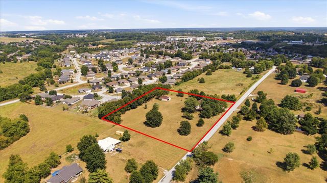 2775 W Heritage Drive, Ozark, MO 65721