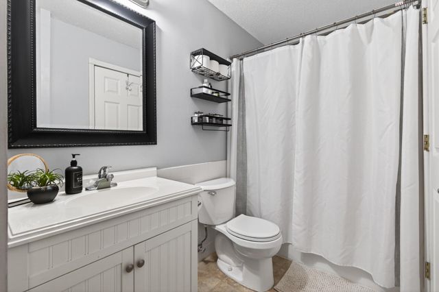 841 Evergreen Circle, Burnsville, MN 55337