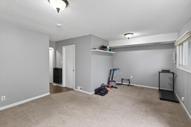 841 Evergreen Circle, Burnsville, MN 55337