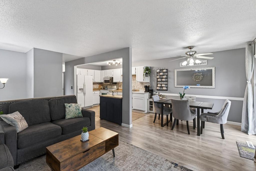 841 Evergreen Circle, Burnsville, MN 55337 — photo 2