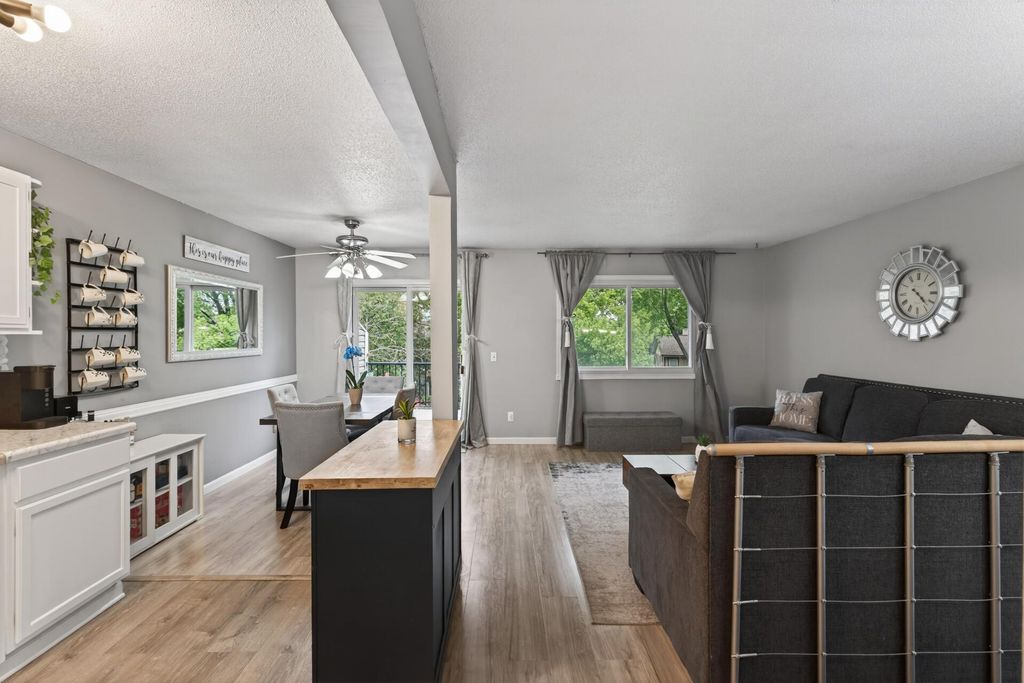 841 Evergreen Circle, Burnsville, MN 55337 — photo 3