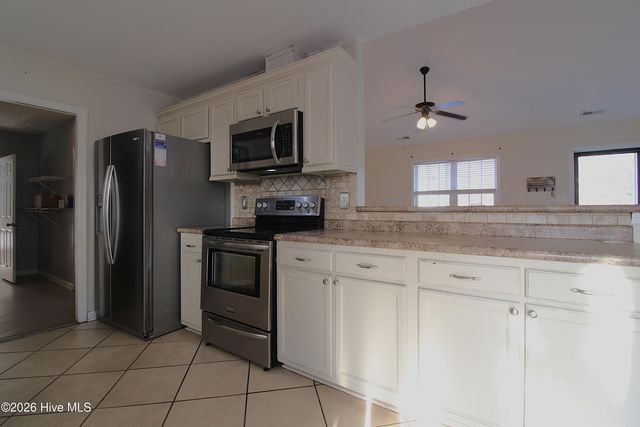 108 Foxlair Drive, Hubert, NC 28539