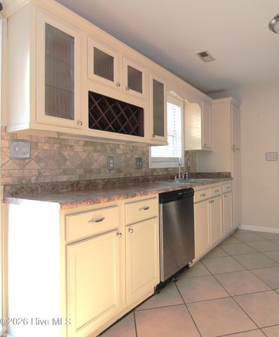 108 Foxlair Drive, Hubert, NC 28539