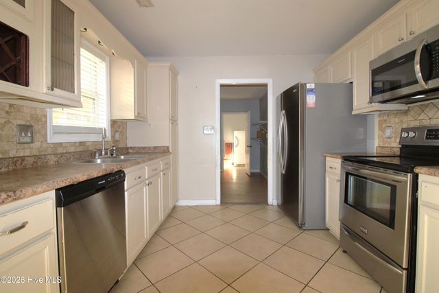 108 Foxlair Drive, Hubert, NC 28539