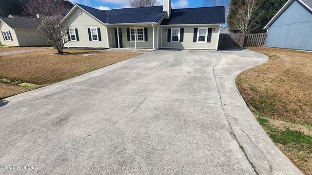 108 Foxlair Drive, Hubert, NC 28539