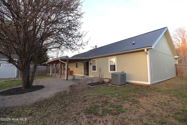 108 Foxlair Drive, Hubert, NC 28539