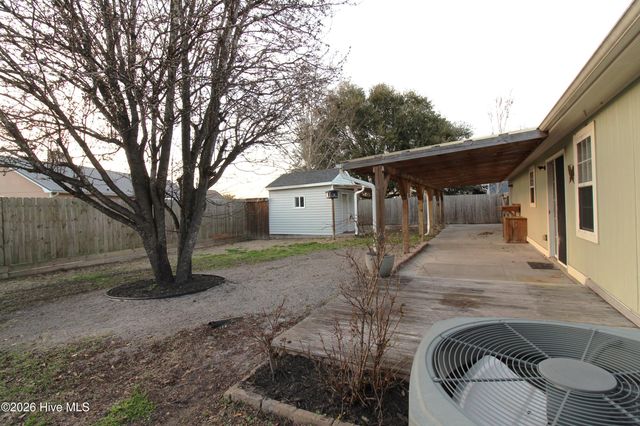 108 Foxlair Drive, Hubert, NC 28539