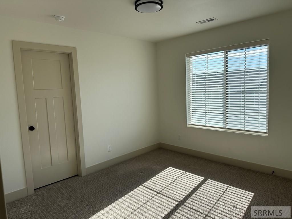 Image 11 of property listing at 733 Rustic Road, Pocatello, ID 83201