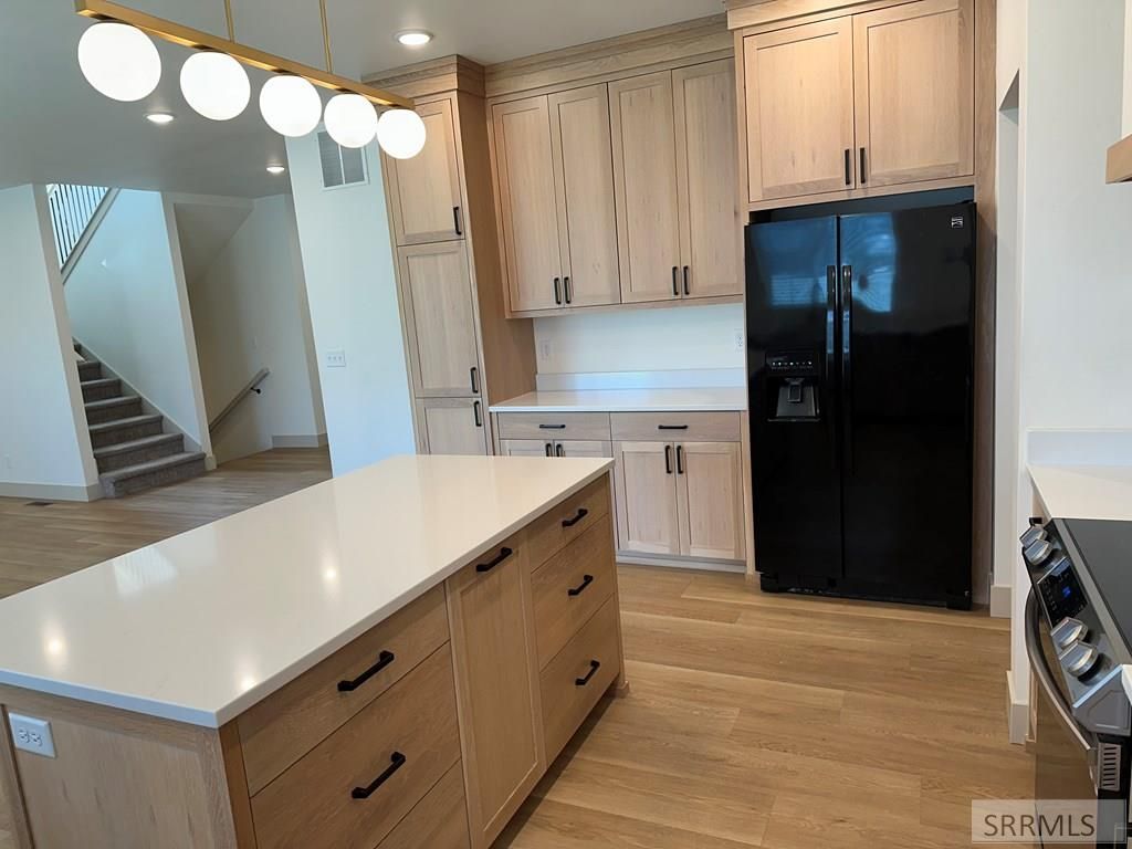 Image 4 of property listing at 733 Rustic Road, Pocatello, ID 83201