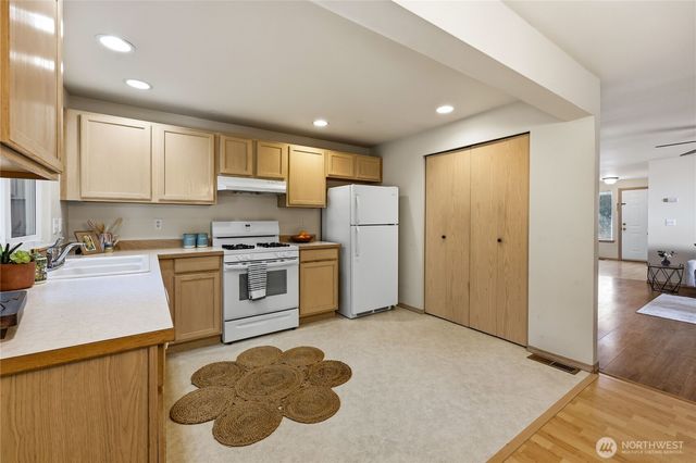 368 NW Grandstand Street, Bremerton, WA 98311