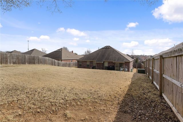 4313 W Murfield Drive, Rogers, AR 72758