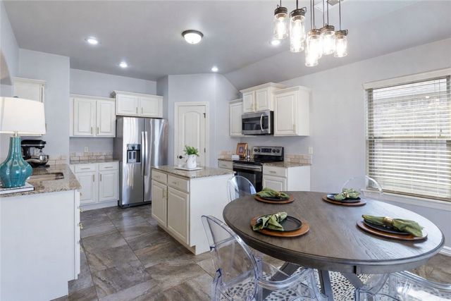 4313 W Murfield Drive, Rogers, AR 72758