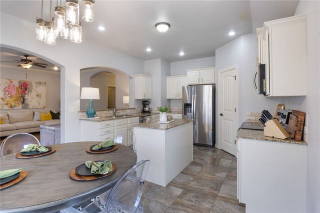 4313 W Murfield Drive, Rogers, AR 72758