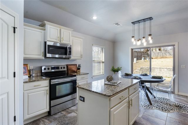 4313 W Murfield Drive, Rogers, AR 72758