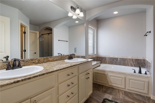 4313 W Murfield Drive, Rogers, AR 72758