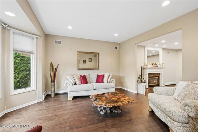 5 Martin Court, Manalapan, NJ 07726