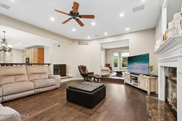 5 Martin Court, Manalapan, NJ 07726