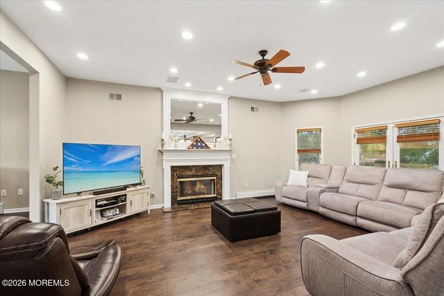 5 Martin Court, Manalapan, NJ 07726