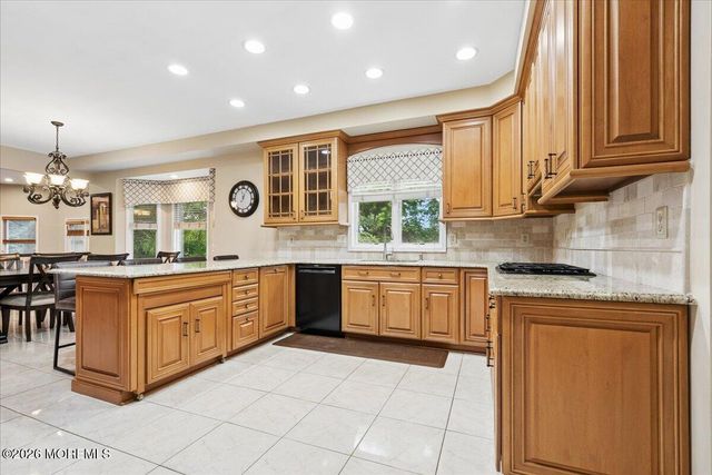 5 Martin Court, Manalapan, NJ 07726