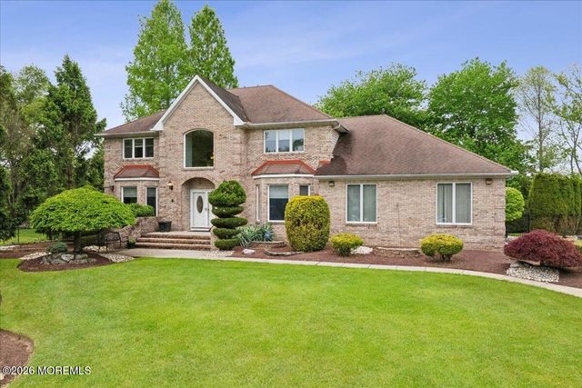 5 Martin Court, Manalapan, NJ 07726