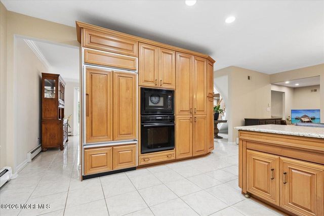 5 Martin Court, Manalapan, NJ 07726