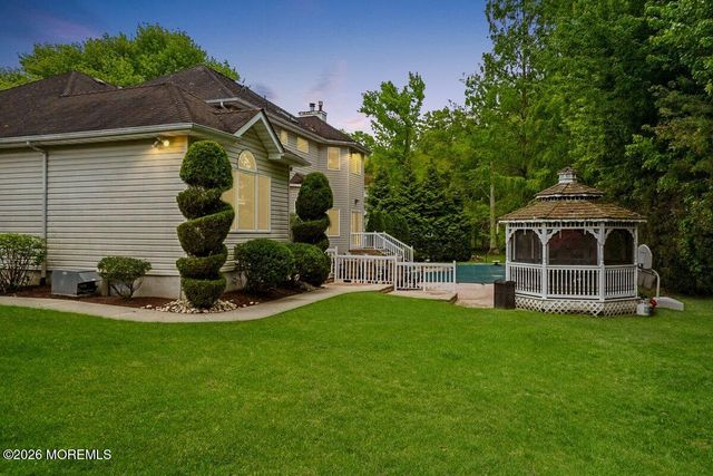 5 Martin Court, Manalapan, NJ 07726