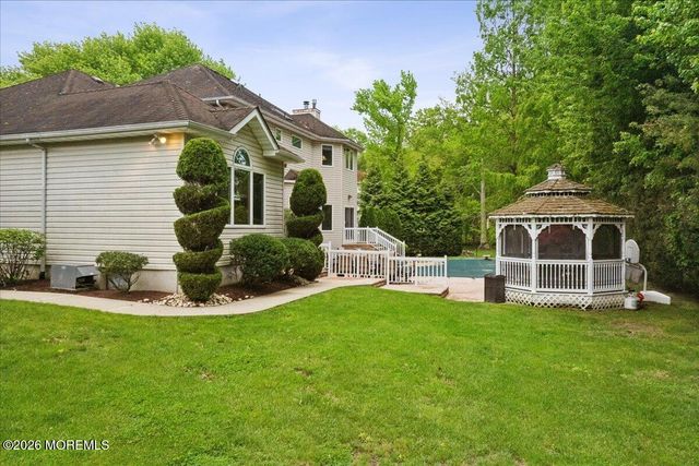 5 Martin Court, Manalapan, NJ 07726