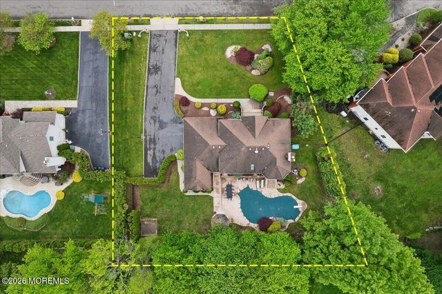 5 Martin Court, Manalapan, NJ 07726