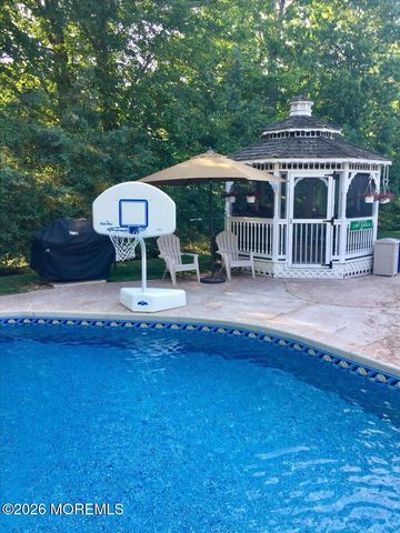 5 Martin Court, Manalapan, NJ 07726