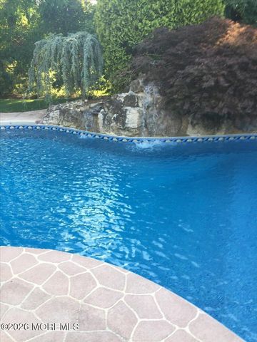 5 Martin Court, Manalapan, NJ 07726