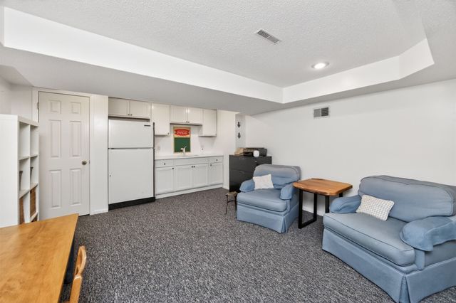 3220 John Lynde Road, Des Moines, IA 50312
