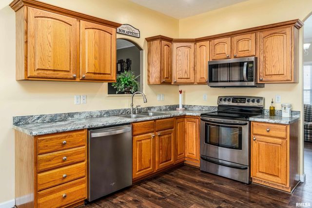 315 EVERGREEN Trail, Herrin, IL 62948