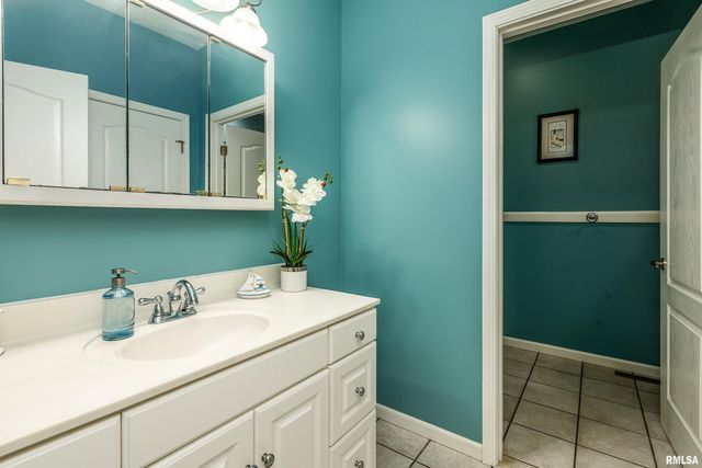 315 EVERGREEN Trail, Herrin, IL 62948