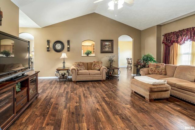 315 EVERGREEN Trail, Herrin, IL 62948