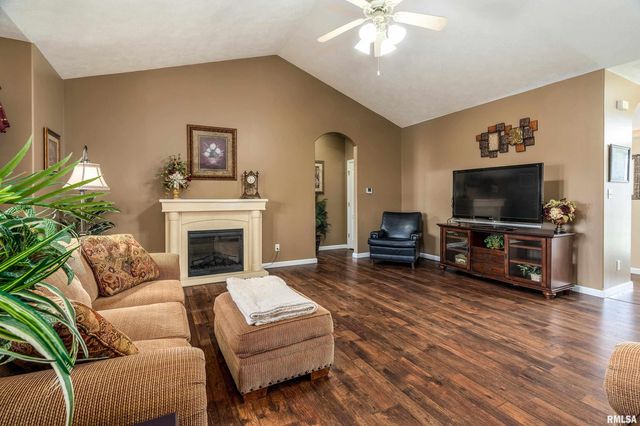 315 EVERGREEN Trail, Herrin, IL 62948