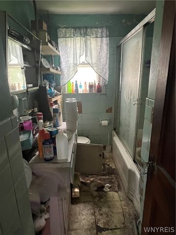 15 Allendale Road, Cheektowaga, NY 14215