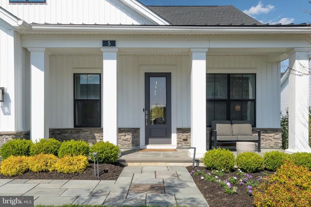 5 FETTERS BLVD, Downingtown, PA 19335