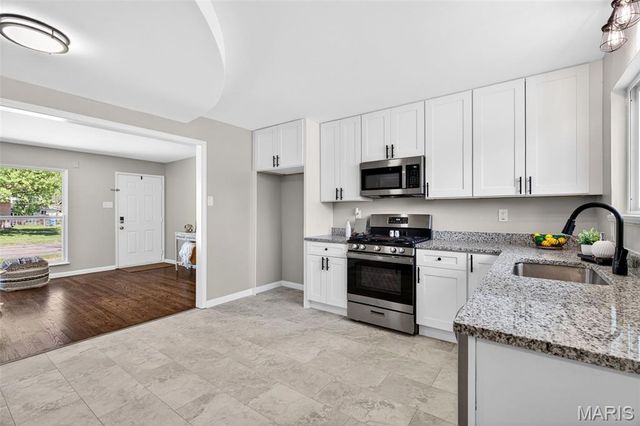 390 Versailles Drive, Florissant, MO 63031