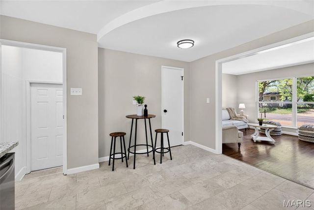 390 Versailles Drive, Florissant, MO 63031