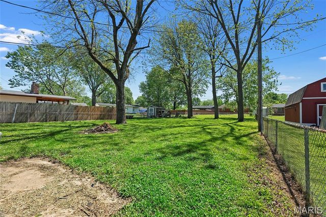 390 Versailles Drive, Florissant, MO 63031