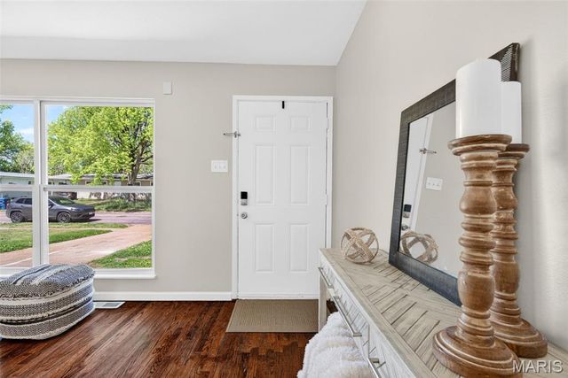 390 Versailles Drive, Florissant, MO 63031