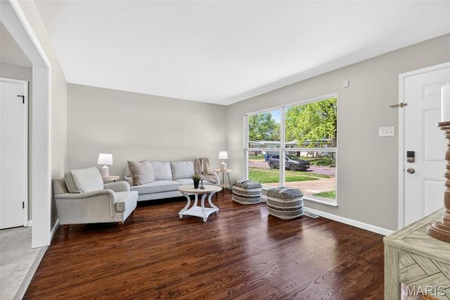 390 Versailles Drive, Florissant, MO 63031