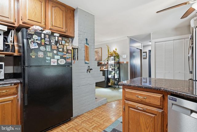 1 MEADOW LN, Levittown, PA 19054