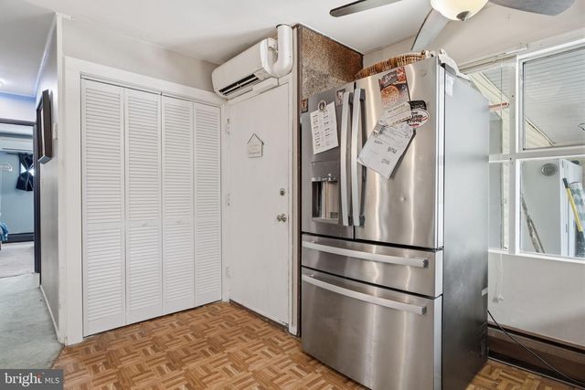 1 MEADOW LN, Levittown, PA 19054