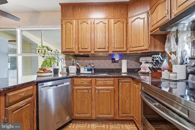 1 MEADOW LN, Levittown, PA 19054
