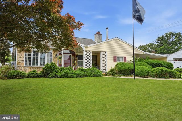 1 MEADOW LN, Levittown, PA 19054