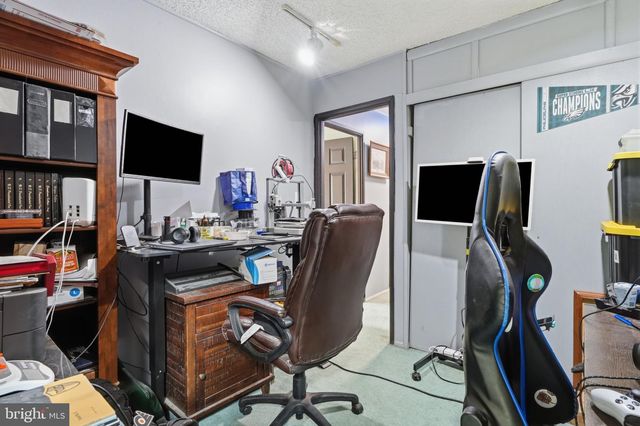 1 MEADOW LN, Levittown, PA 19054
