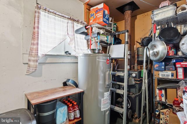 1 MEADOW LN, Levittown, PA 19054