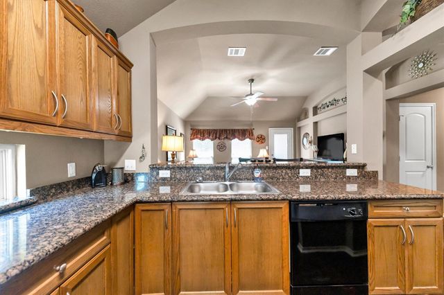 135 Brookside Drive, Huntsville, TX 77320